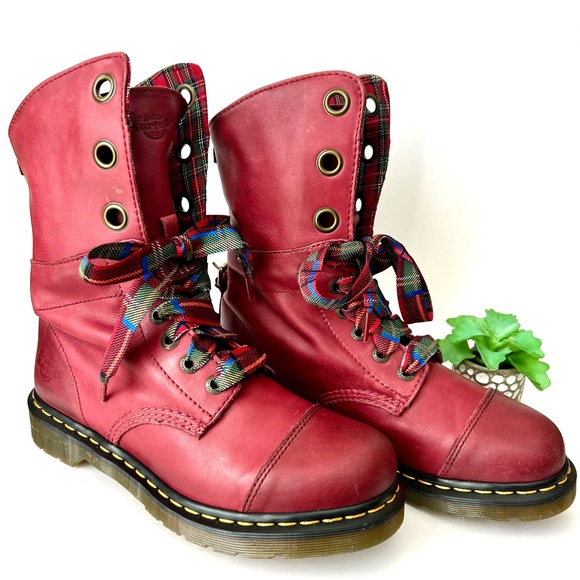 Dr. Martens Aimelie Aimilita Triumph Plaid Fold-Over 9-Eye Boot Red Leather 9 - Picture 2 of 13
